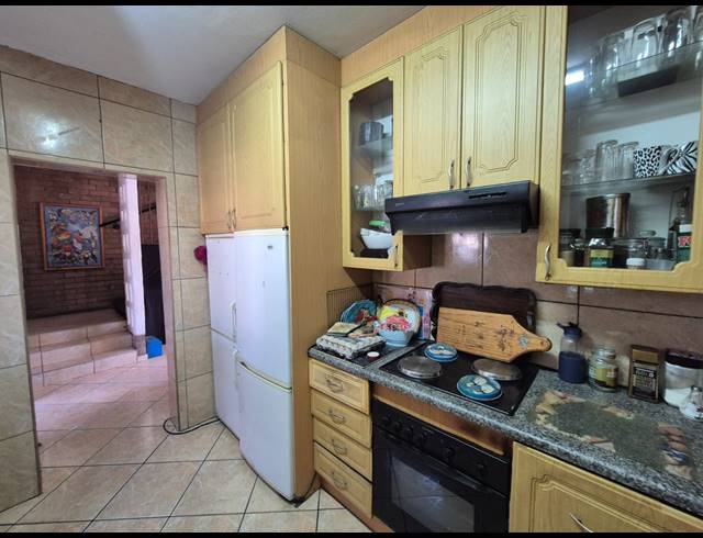 3 BEDROOM TOWNHOUSE FOR SALE IN VANDERBIJLPARK SE 1